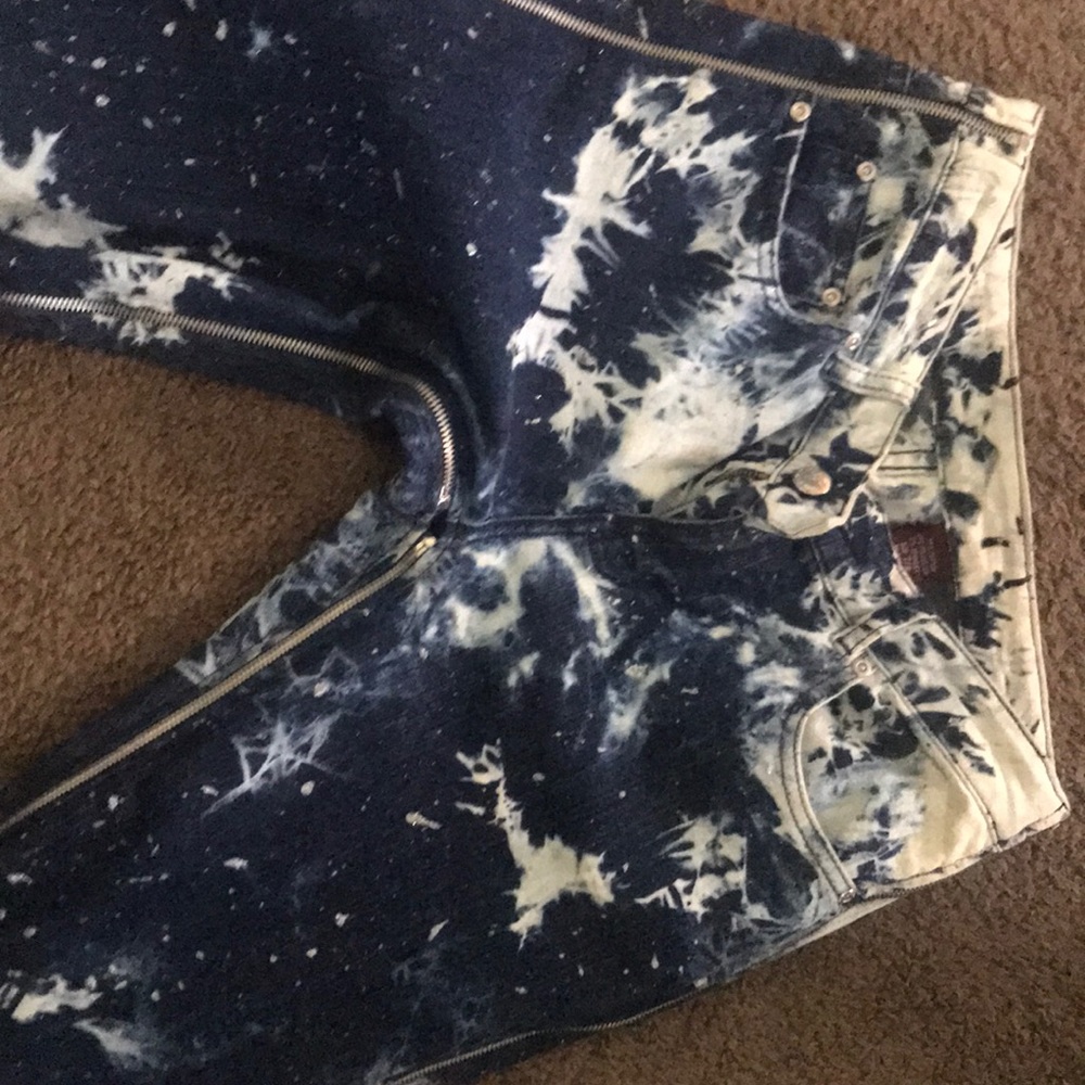 Denim stone washed never worn zipper jeans